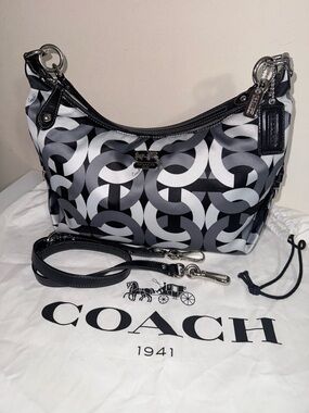 Coach Madison Chainlink Shoulder Bag Black/Gray Signature C + XL Dust Bag